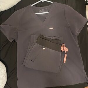 Figs Charcoal Scrub Set with Pink Accent